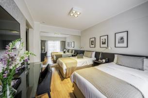JUNIOR ROOM WITH 2 SINGLE BEDS