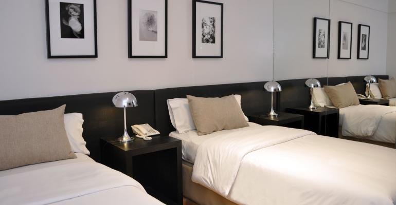 Junior room with 2 single beds